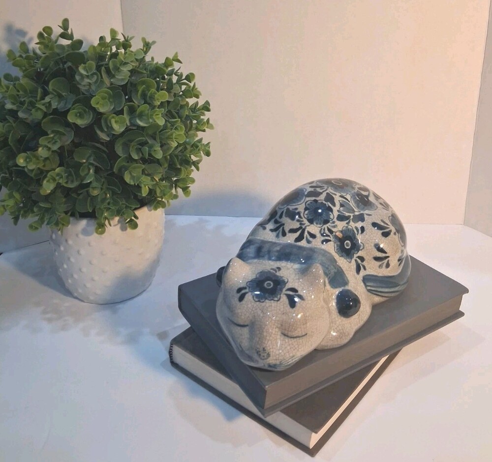 VTG Chinoiserie Blue/Lt Gray Ceramic Sleeping Cat Figure; Crackle Glaze; Marked